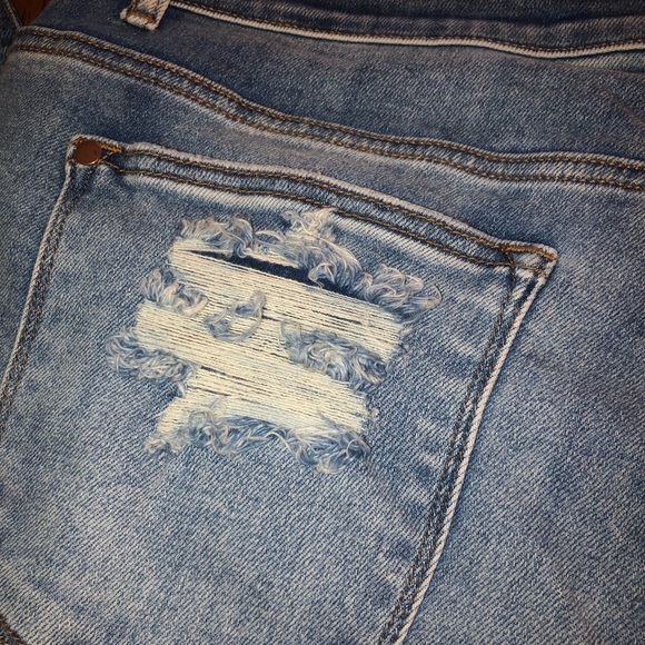 NWT Judy Blue Destroyed Boyfriend Fit Jeans - Picture 7 of 10